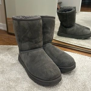 Ugg classic woman’s short - grey